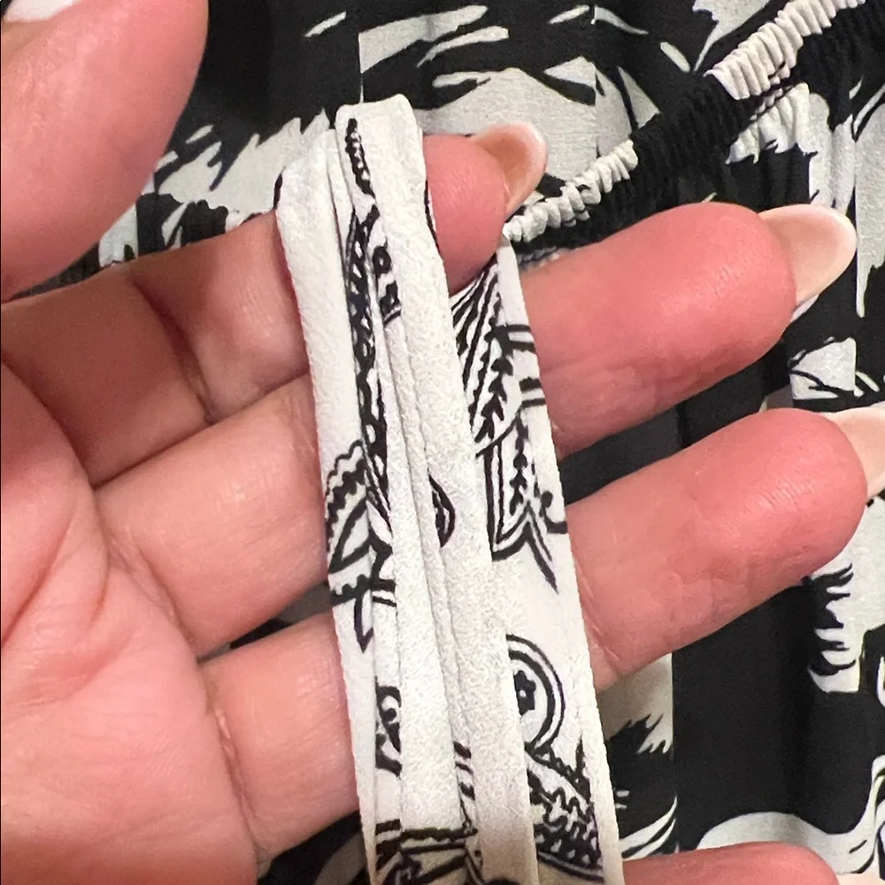 White House Black Market Black and White Floral Off-Shoulder Blouse - Picture 6 of 11